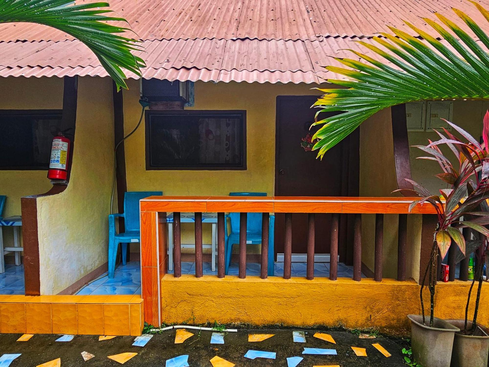 Bohol Sea Breeze And Guest house 2*